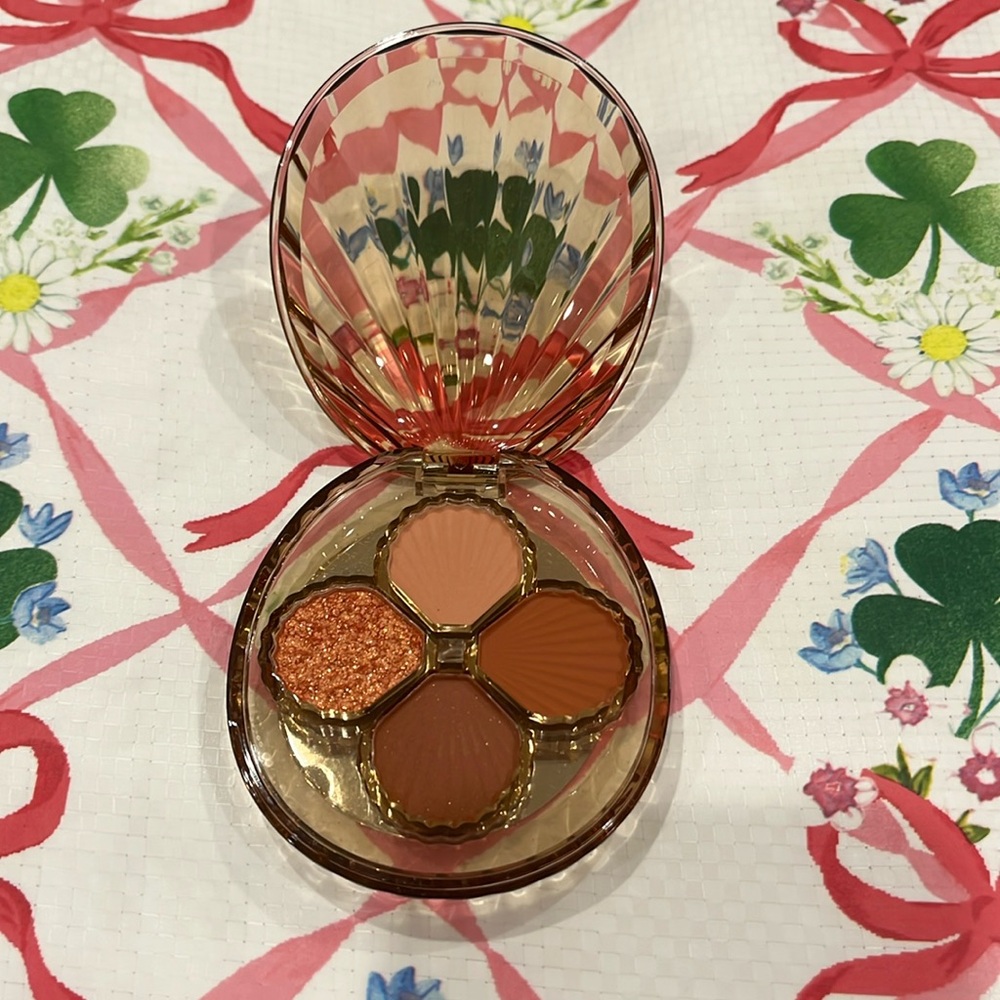 Seashell Clam Neutral Eyeshadow Quad NIB